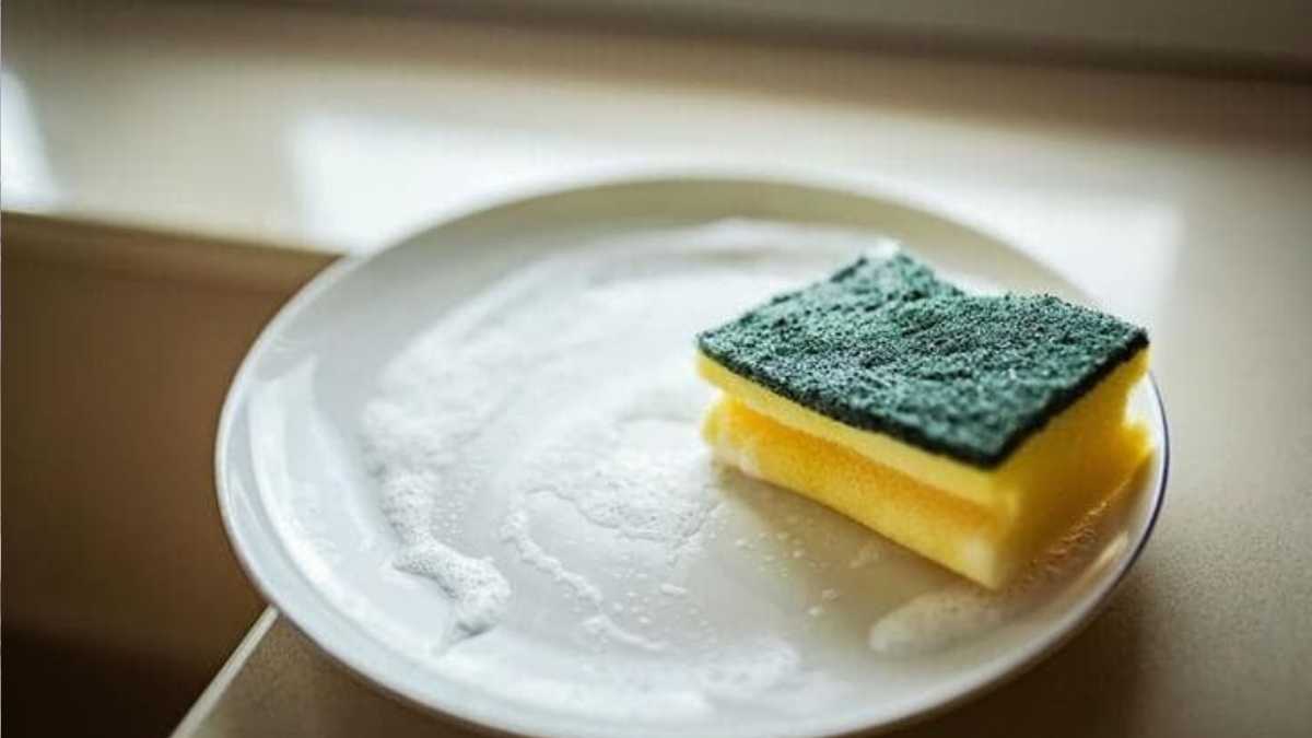Tips On Cleaning A Kitchen Sponge