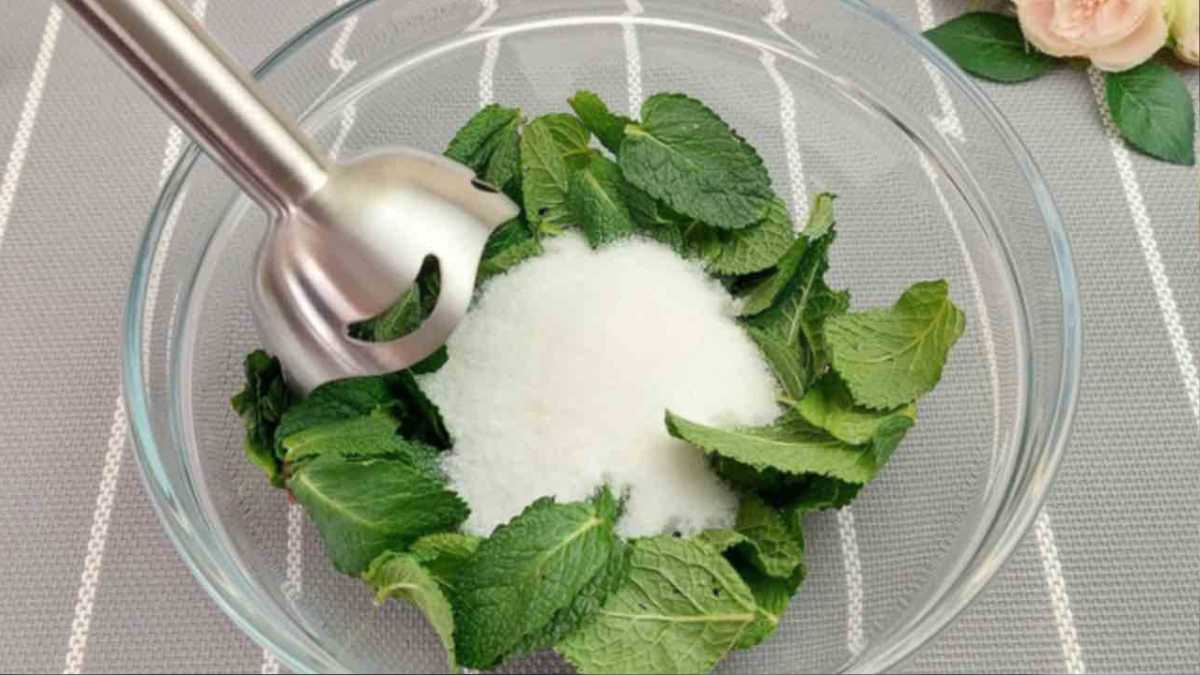 Quick Dessert Ingredient: Mint Sugar