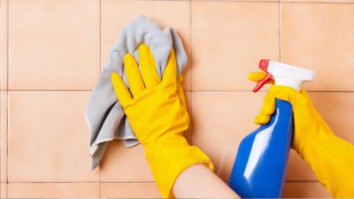 Cleaning and Brightening Bathroom Tiles and Grout Like a Pro