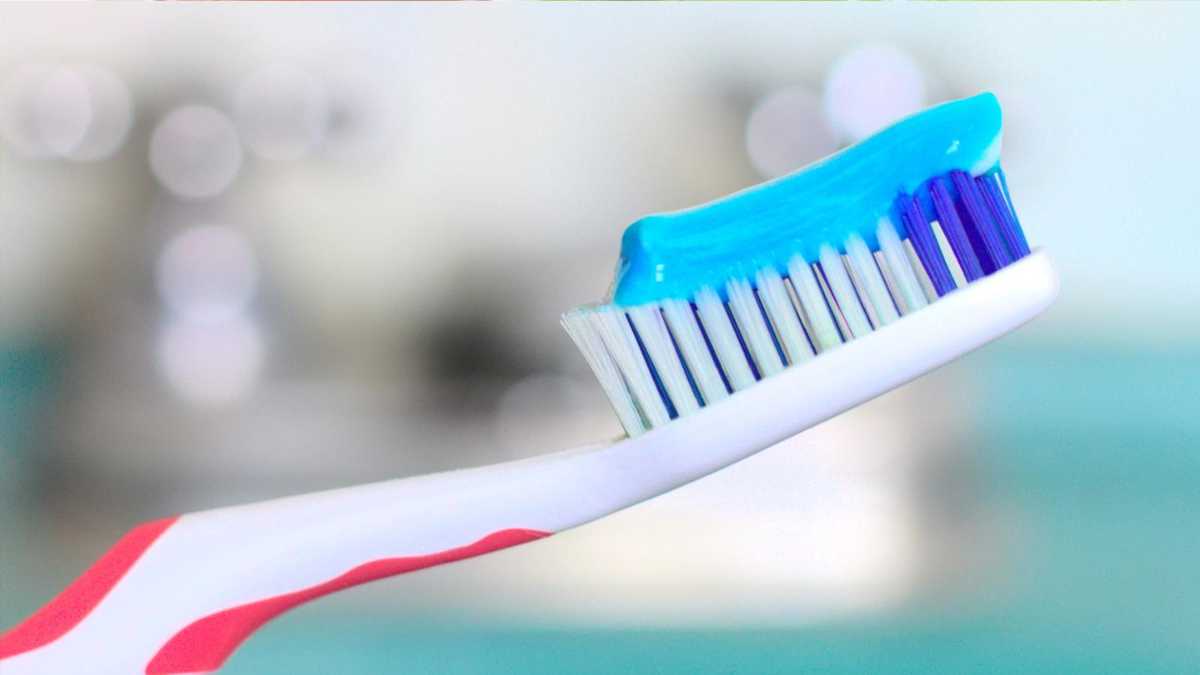7 Surprising Uses for Toothpaste