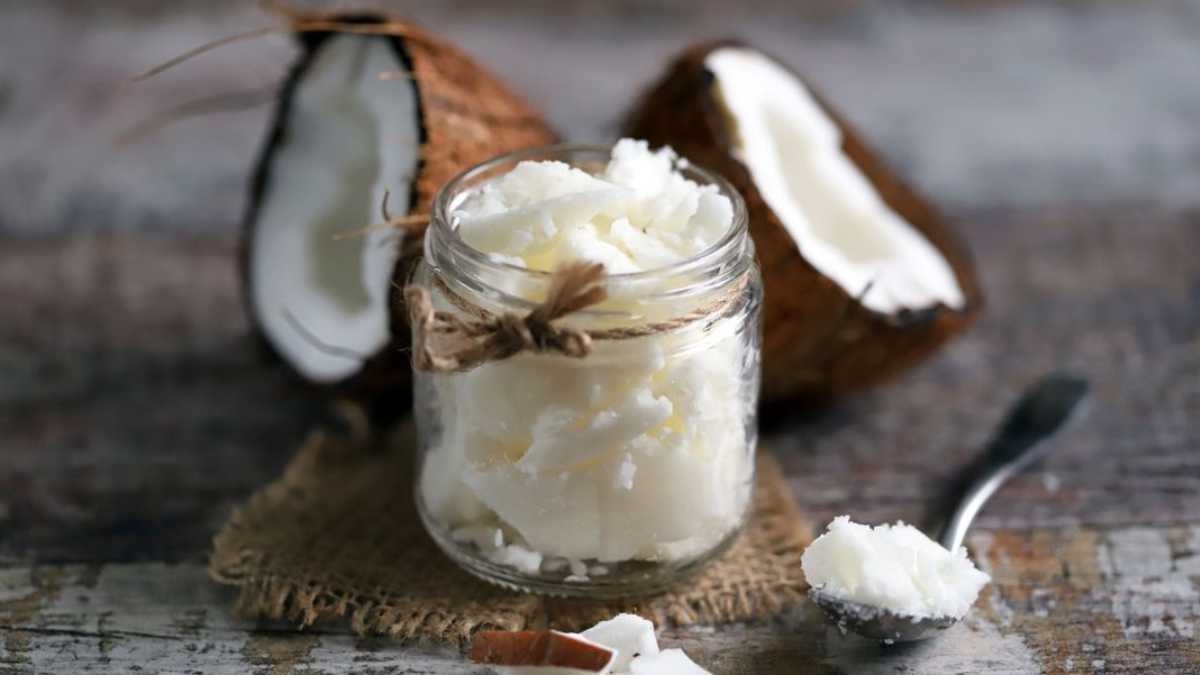 Coconut Oil: 10 Valuable Tips and Tricks from Cooking to Cosmetics