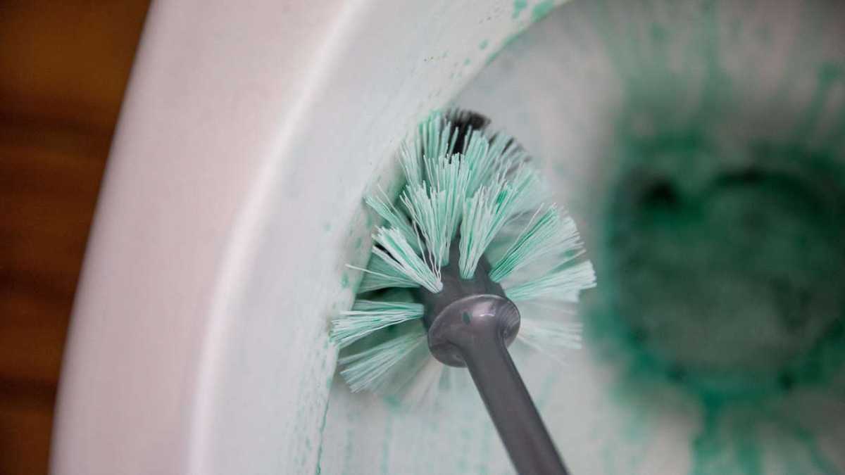 Here's How Often You Really Need to Clean Your Bathroom