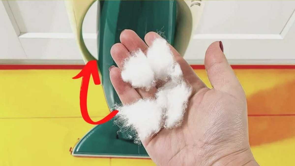 Have you ever tried to put absorbent cotton in the vacuum cleaner? It solves a very common problem for you