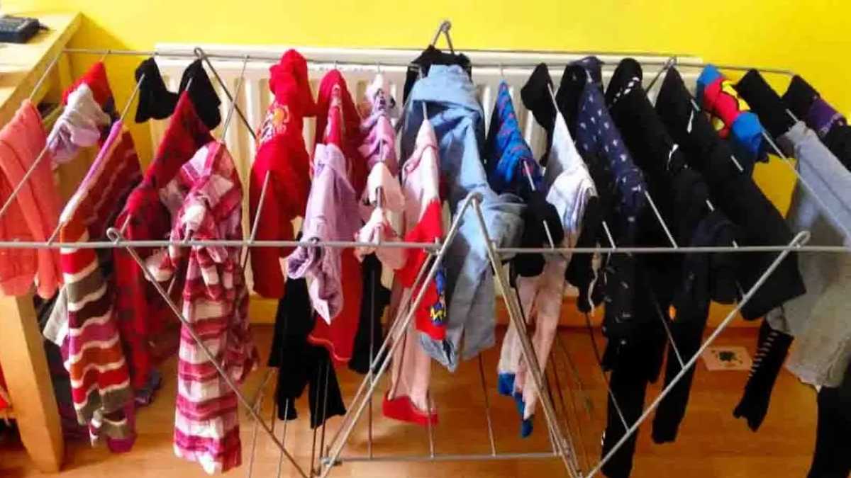 How to quickly dry clothes in winter if you do not have a dryer? 6 effective tips