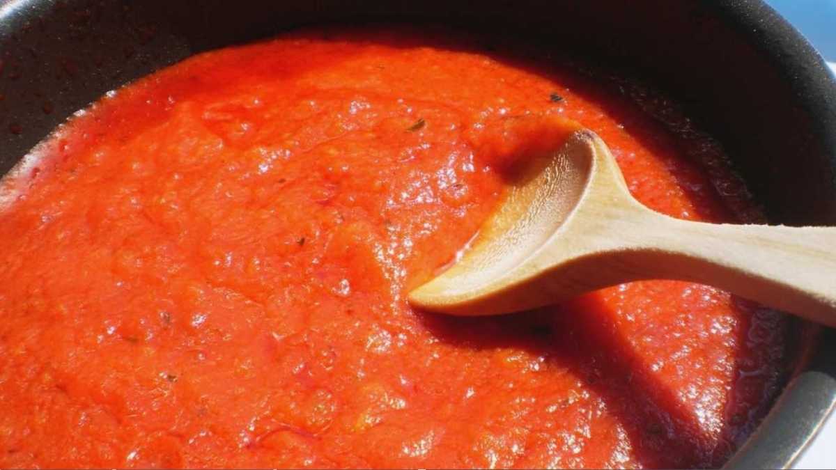 Sour Tomato Sauce, Should Sugar Be Added? The Answer of the Cooks