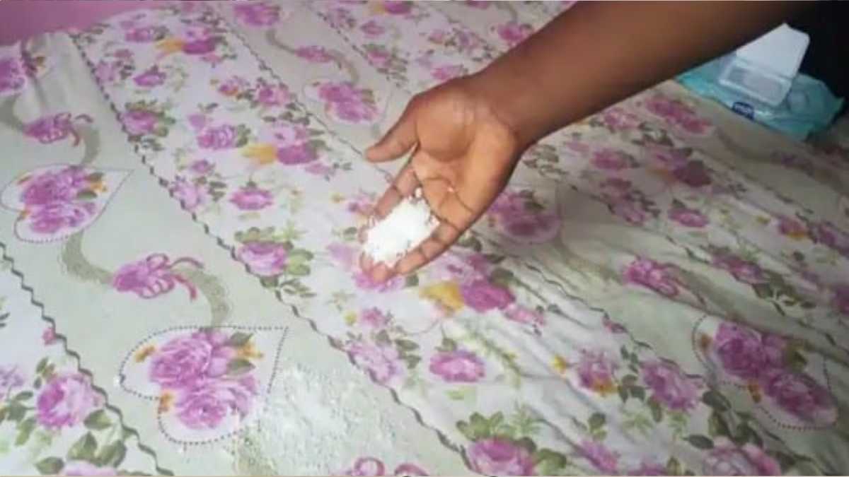 Why do women throw baking soda and salt on mattresses? A little known tip