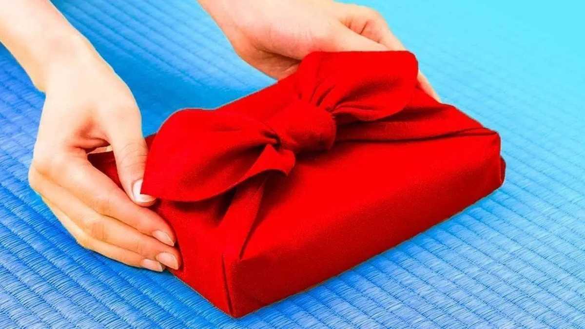 Furoshiki: The Ingenious and Simple Way to Wrap a Gift in Japan