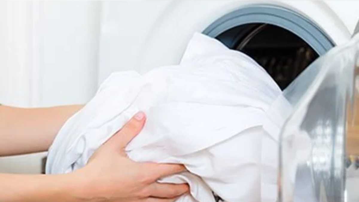 Try the Pillowcase Trick in the Washing Machine for Cleaner Laundry