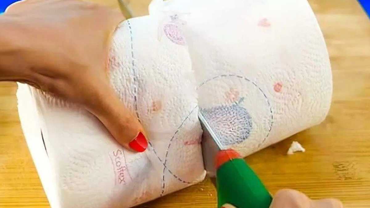 Why do experienced housewives cut paper towels in half? The practical trick that makes life easier
