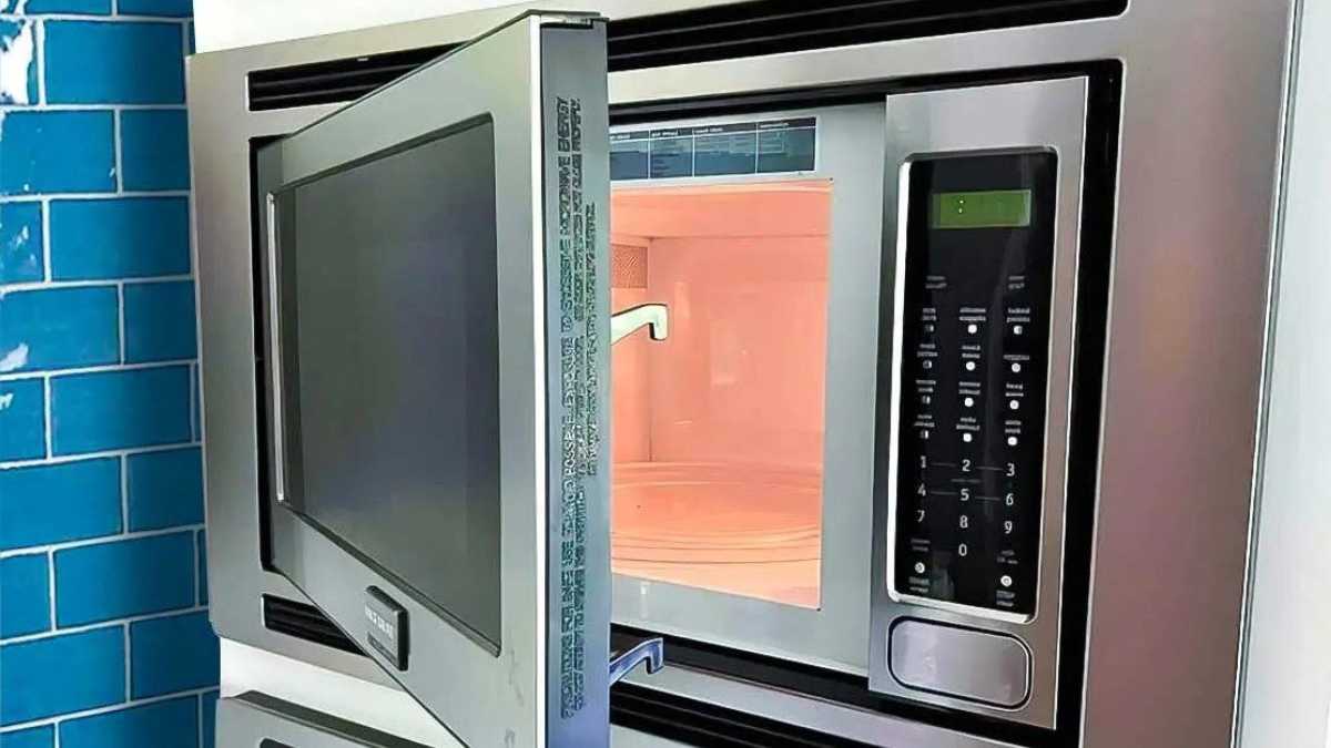 Why Is It Important to Leave The Microwave Door Open For Two Minutes After Use?