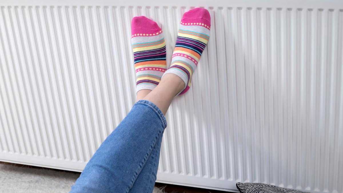 10 Tips To Keep Your Feet Warm