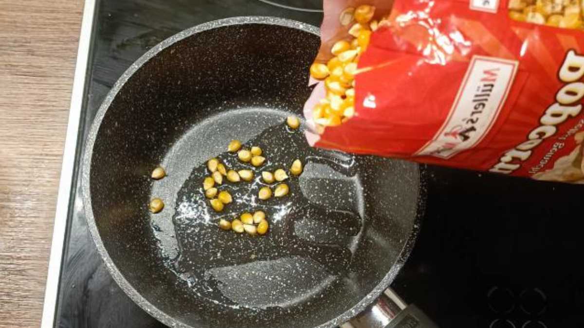 How To Make The SAME Movie Theatre Popcorn At Home