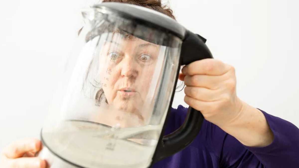 Residual water in the kettle: pour it away or boil it?