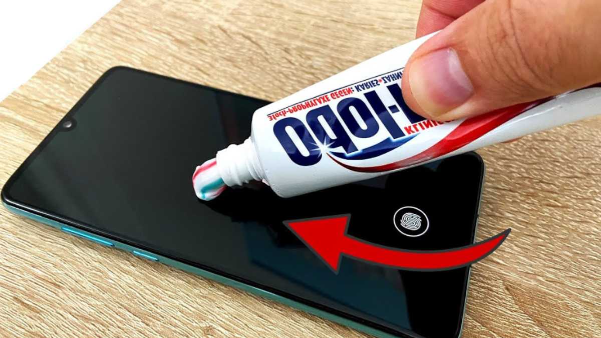 Rub your phone with toothpaste and be aware of what's happening