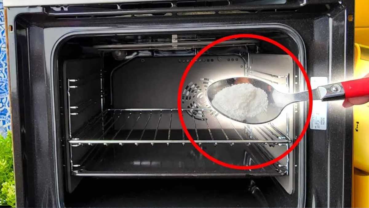 Why Do Experienced Housewives Pour a Pinch of Sugar in the Oven? The Essential Trick Before Cooking a Dish