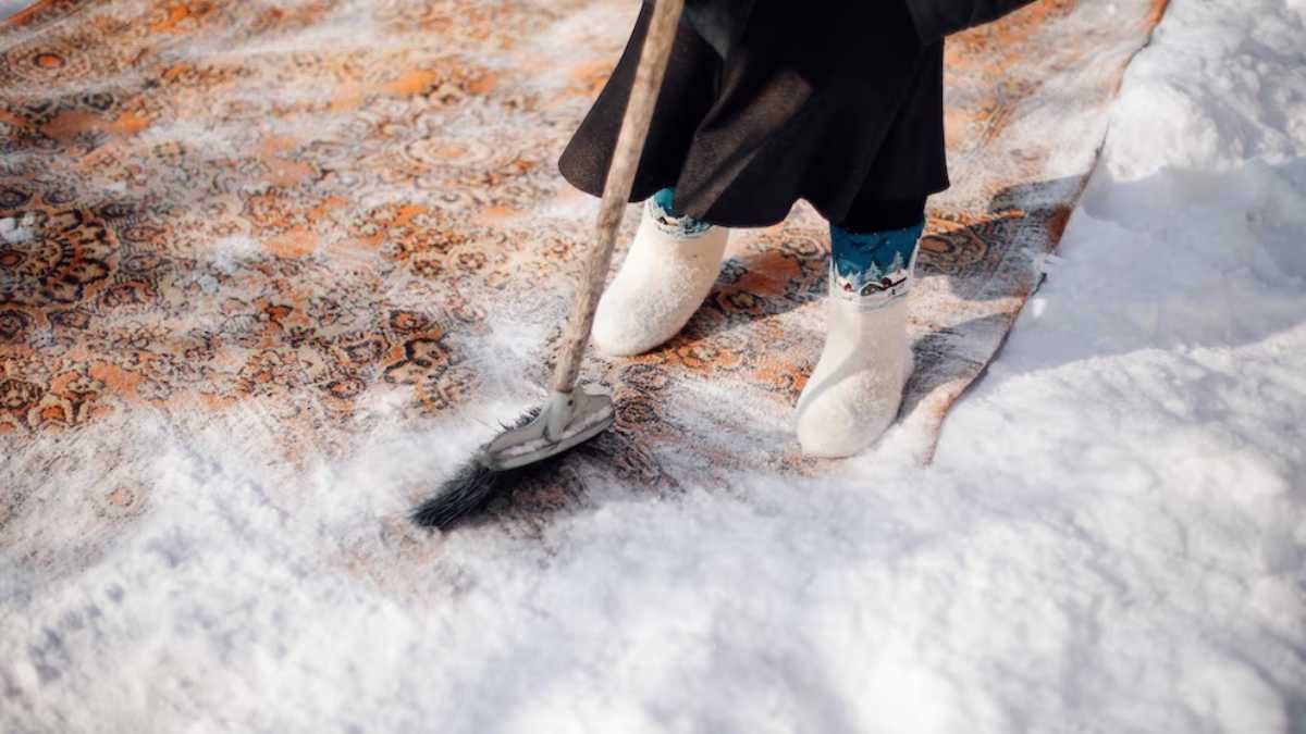 Here's how to clean carpets with snow