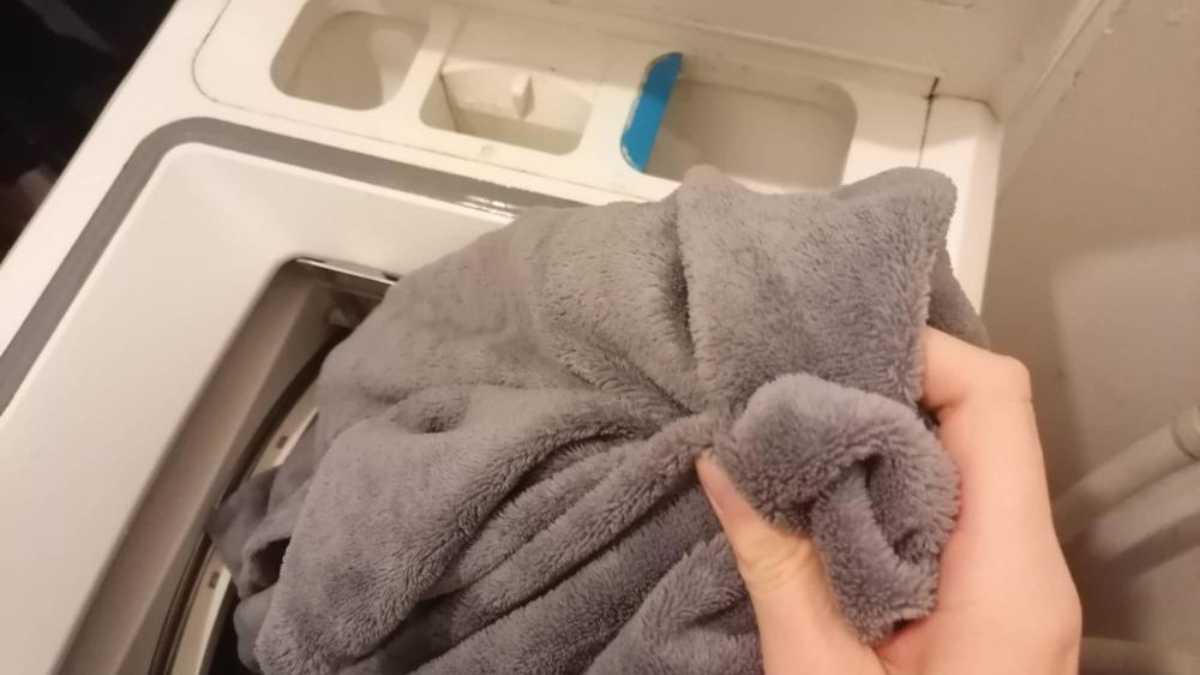 How to Clean a Blanket to Keep It Soft