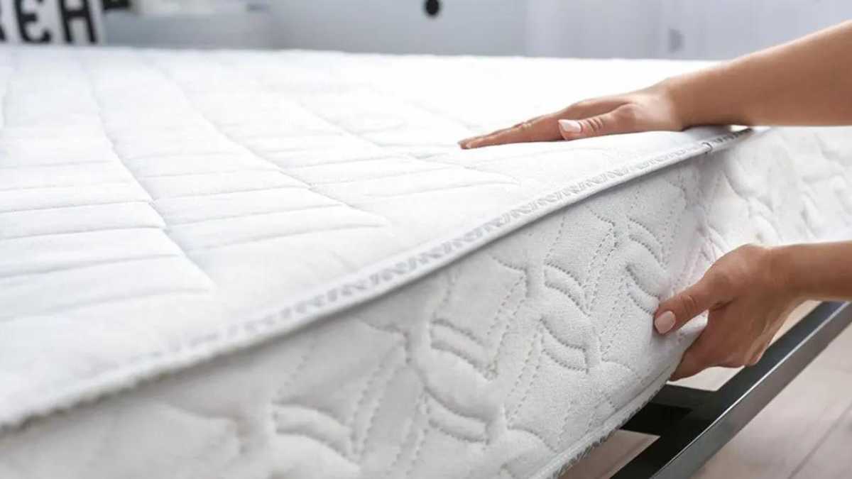What are the criteria for choosing a good mattress?