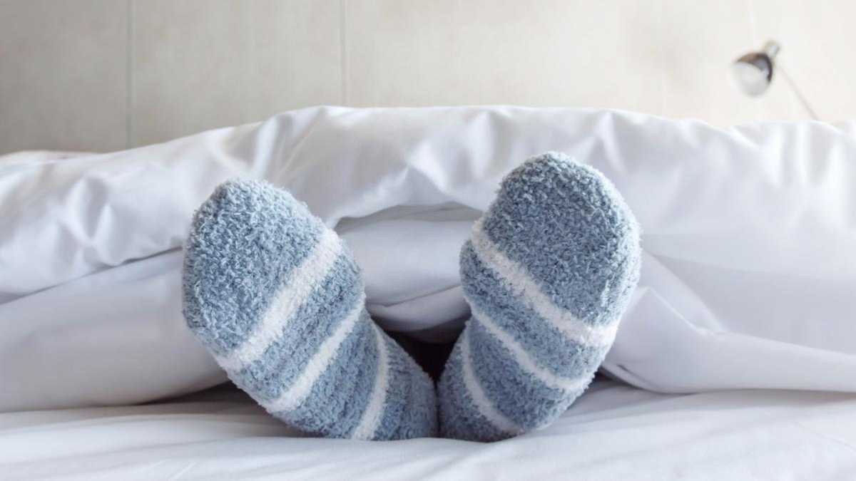 Sleeping with socks: good or bad idea
