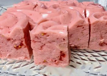 Easy No-Bake Strawberry Yogurt Dessert: Light Summer Treat