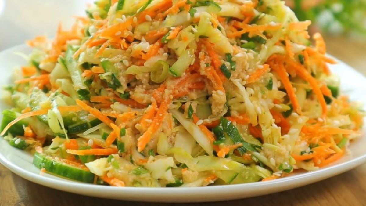 Low-Calorie Vitamin-Rich Antioxidant Salad Recipe for Light Dinner