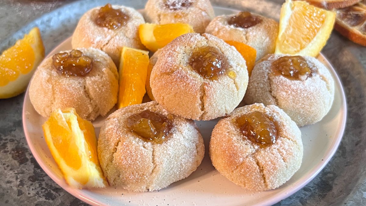 Almond and orange cookies