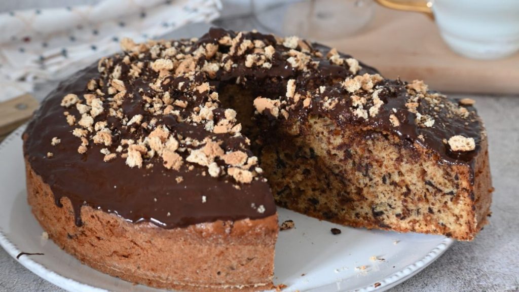 Amaretti chocolate cake