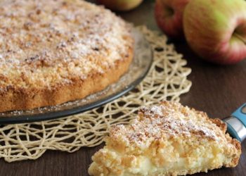 Apple Crumble Custard Cake