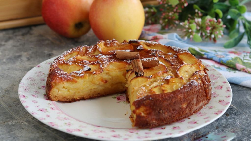 Invisible apple pie recipe with lots of apples and little dough