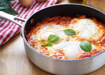 Pizzaiola-Style Eggs: A Quick and Delicious Meal