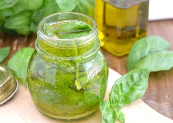 Basil Preserved in Oil recipe