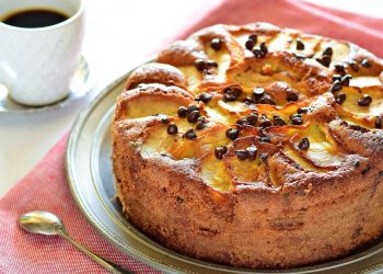 Fluffy Apple and Chocolate Chip Cake