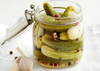 How to Make Pickled Cucumbers