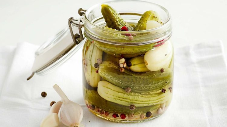 How to Make Pickled Cucumbers