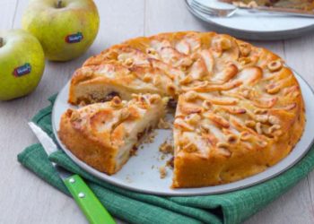 Easy Vegan Apple Cake