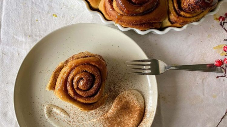 Soft & Gooey Cinnamon Rolls