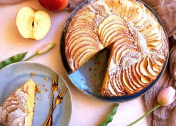 Tall and Fluffy Apple Cake